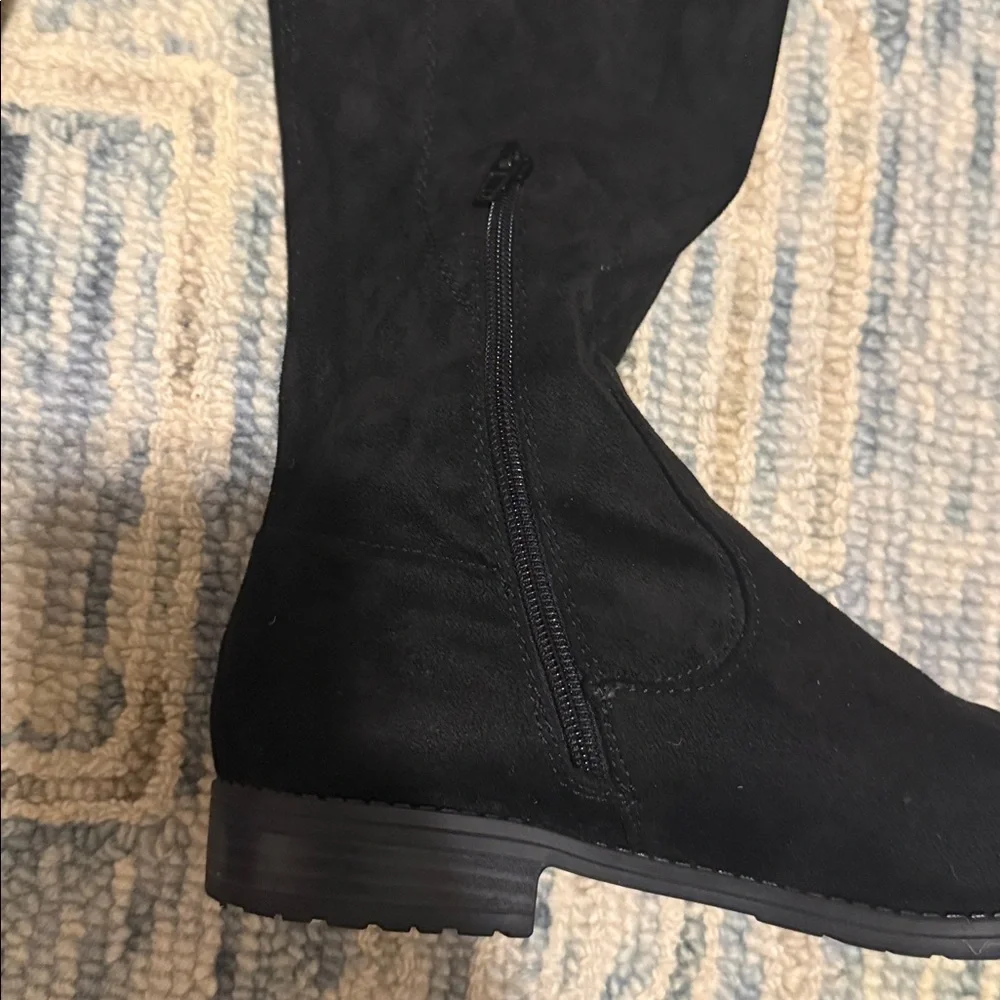 Unisa Women's Classic Over-The-Knee Flat Boot Size7.5